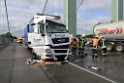 Schwerer LKW VU PKlemm A 4 Rich Olpe auf der Rodenkirchener Bruecke P046